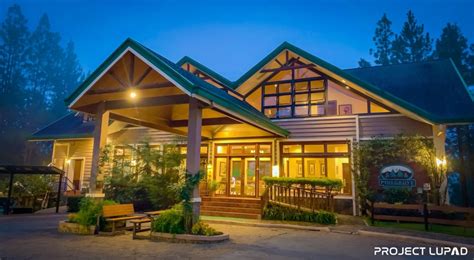 Pinegrove Mountain Lodge .